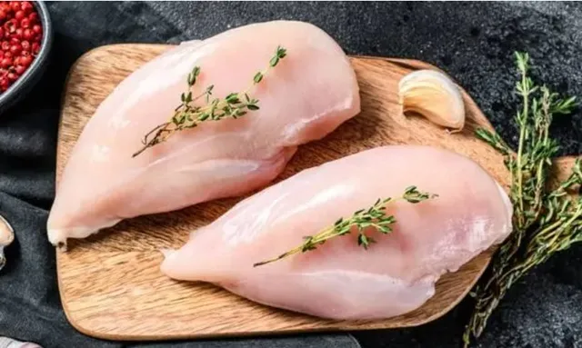 カナガンとネルソンズに使用される主原料のチキン｜高たんぱくで愛犬の健康維持に役立つ